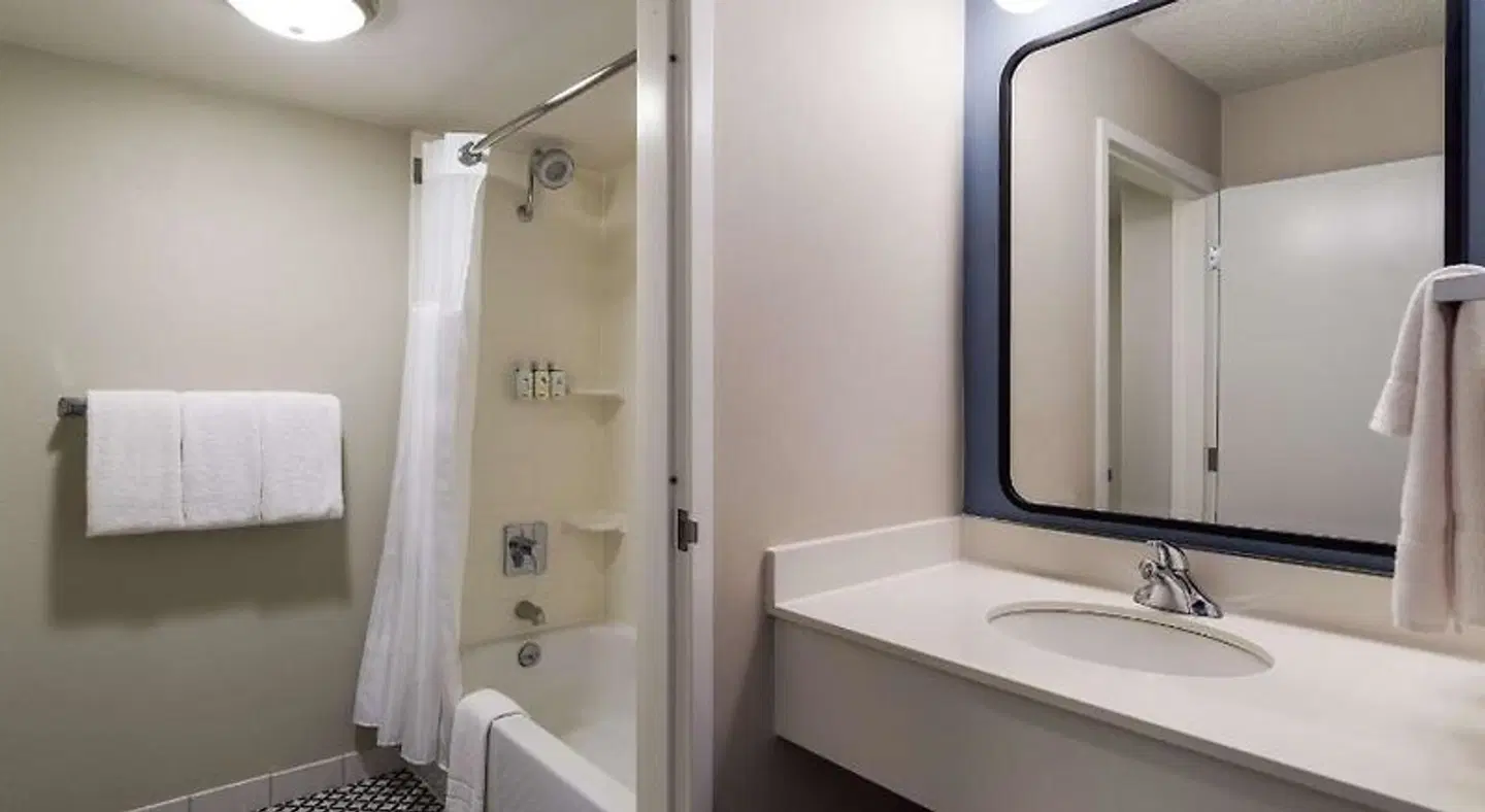 Sonesta Select San Francisco Airport Oyster Point Waterfront Badezimmer