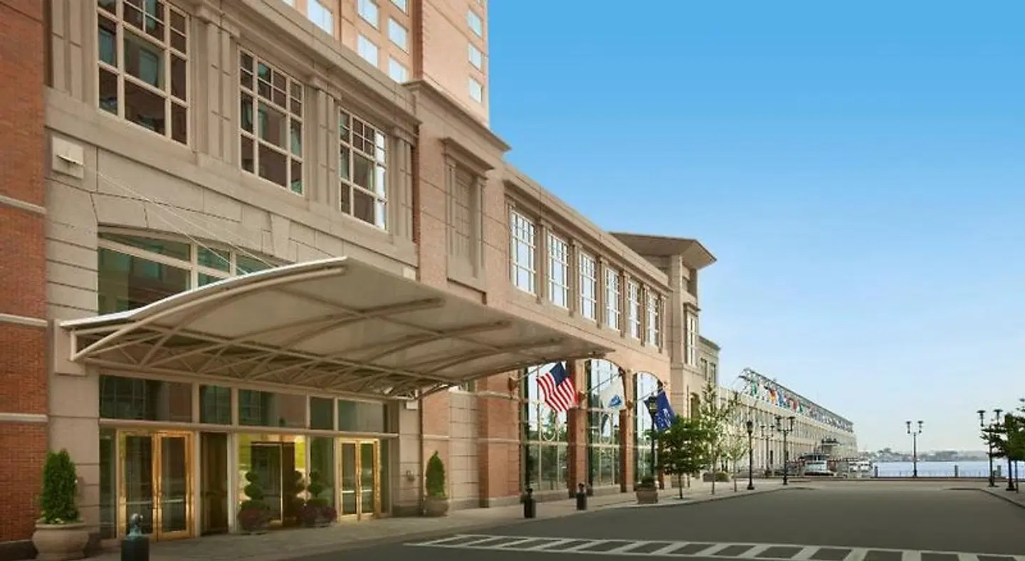 Seaport Boston Hotel EXTERIOR