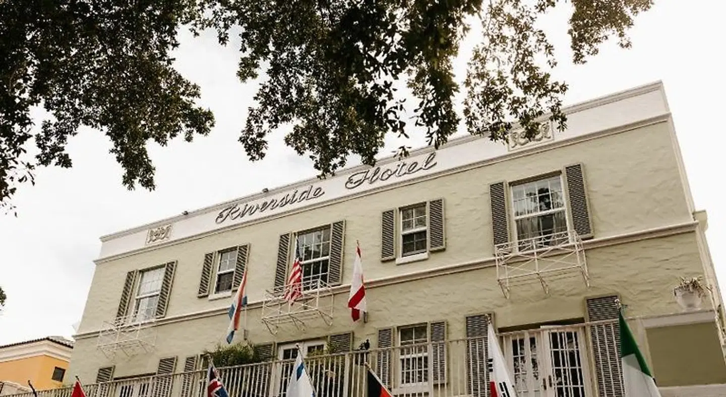 Riverside Hotel EXTERIOR