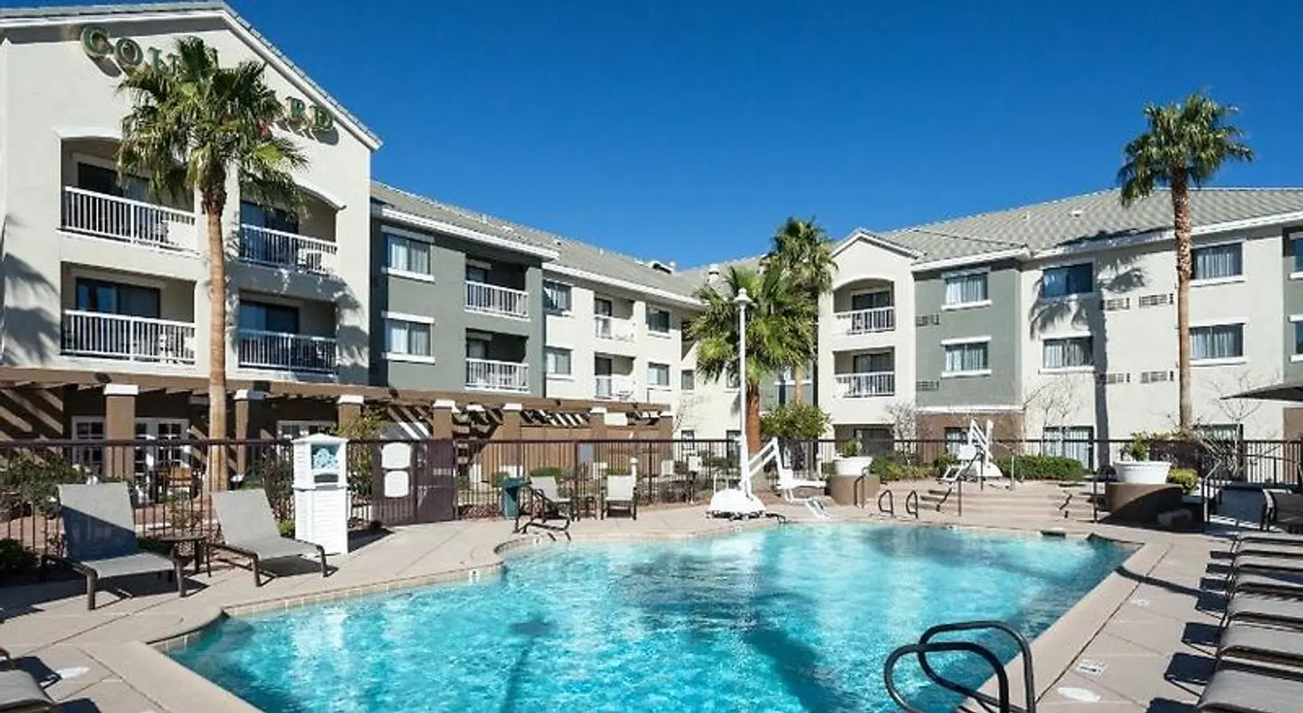 Courtyard by Marriott Las Vegas Henderson/Green Valley OUTDOOR_POOL