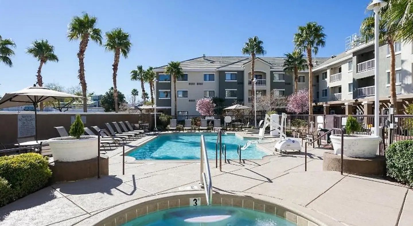 Courtyard by Marriott Las Vegas Henderson/Green Valley OUTDOOR_POOL