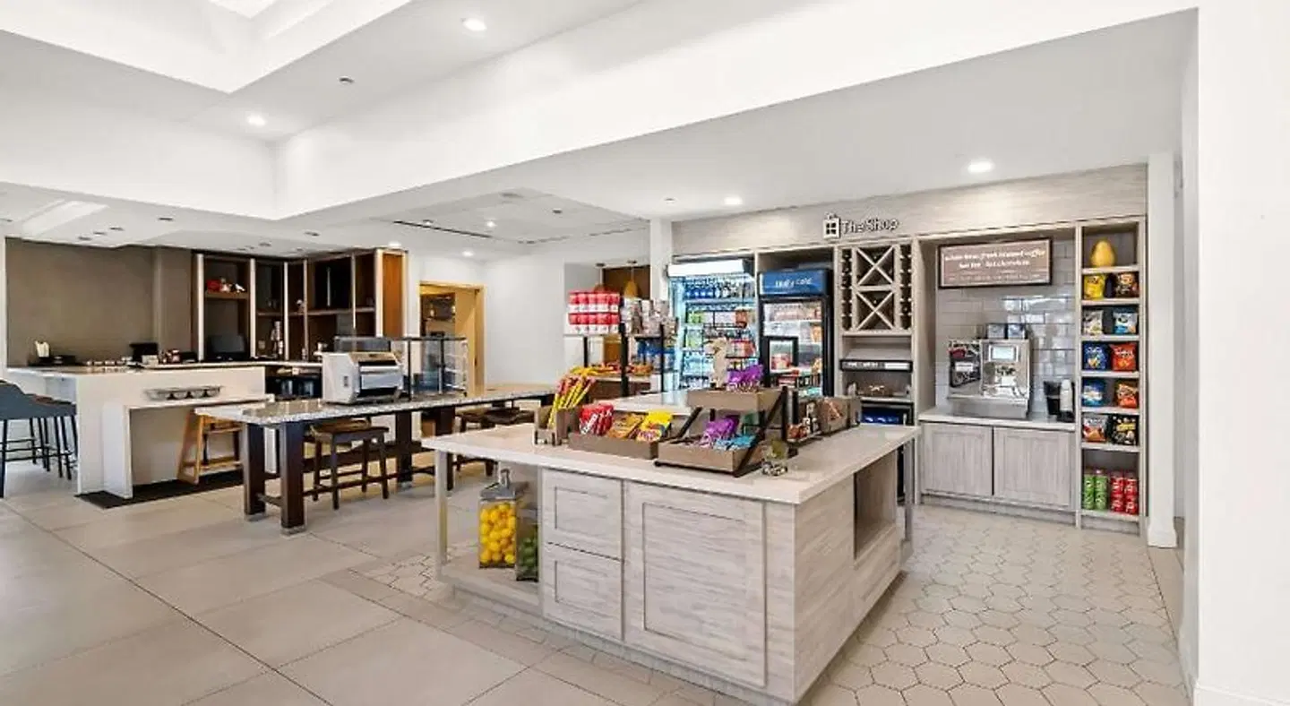 Hilton Garden Inn Plymouth Bar