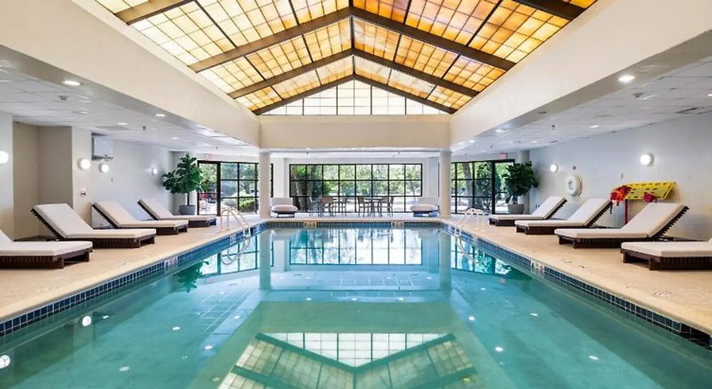 DoubleTree by Hilton Fairfield Hotel & Suites Hallenbad
