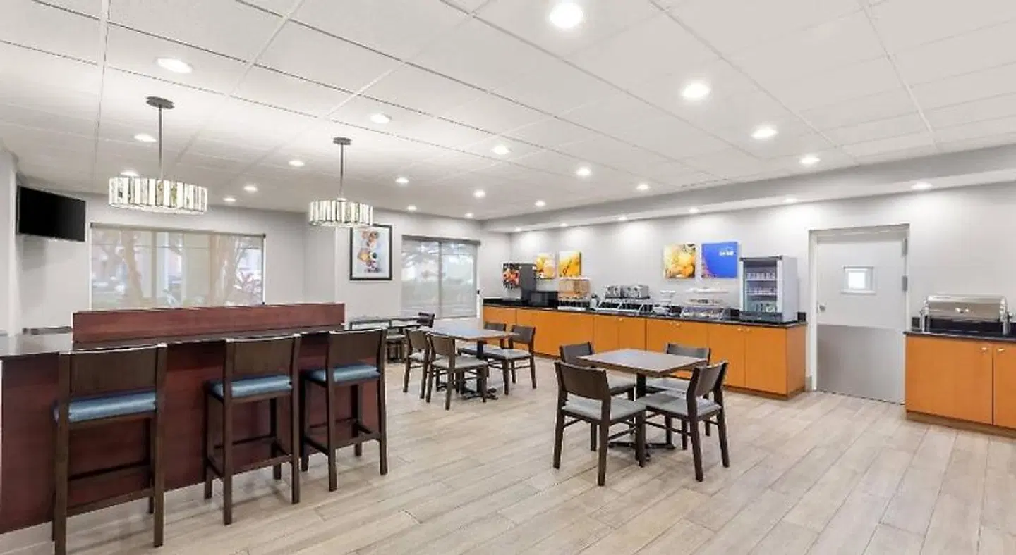 Comfort Suites Near Universal Orlando Resort Restaurant