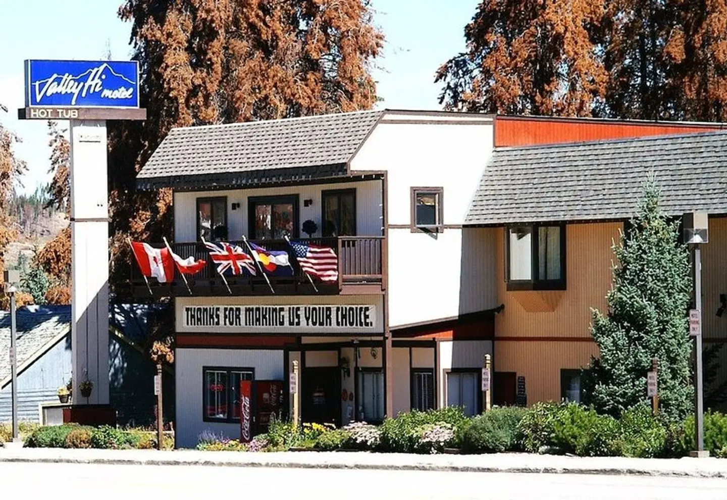 Valley Hi Motel EXTERIOR