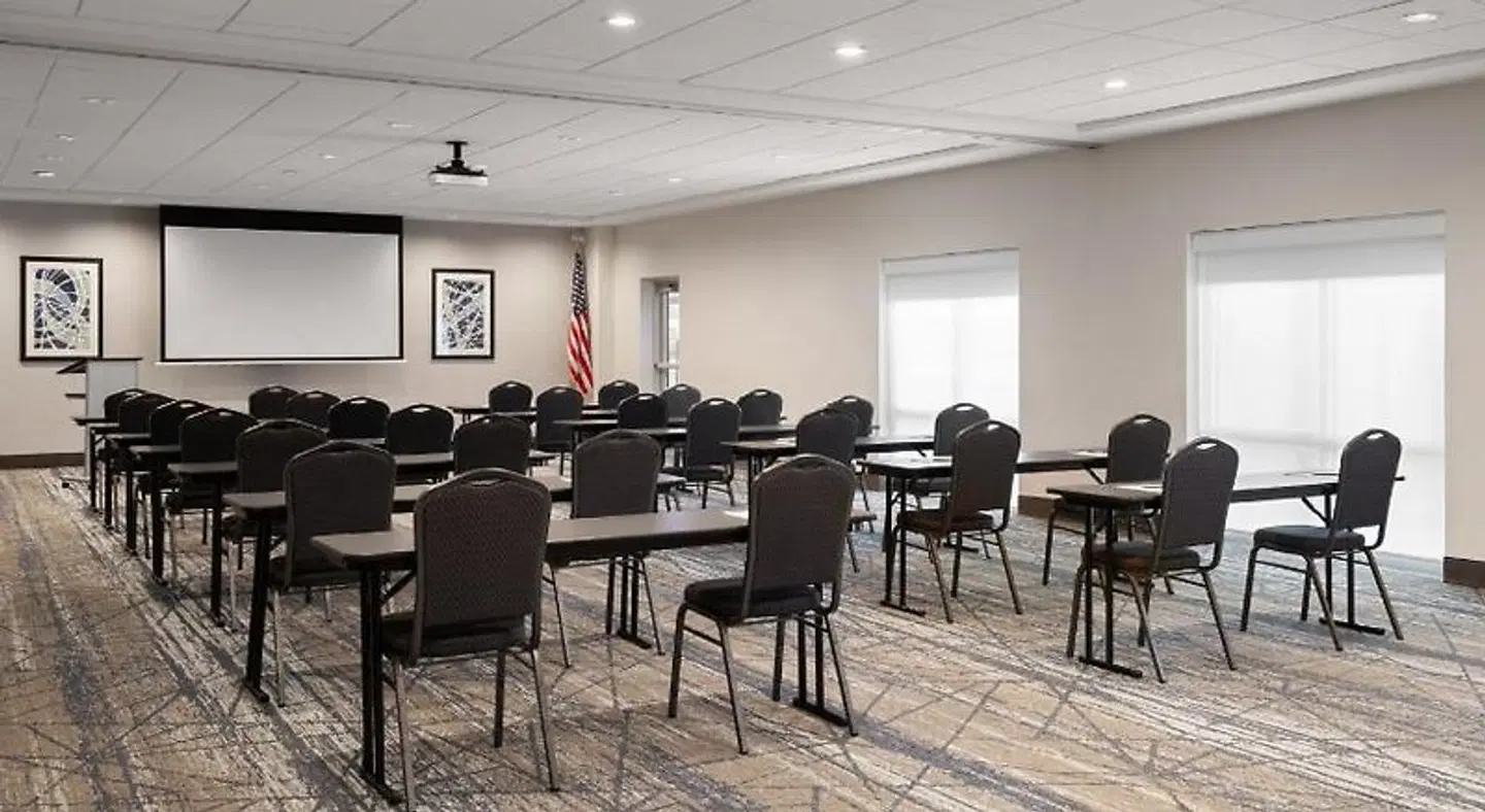Holiday Inn Express & Suites Tampa East - Ybor City by IHG Konferenz