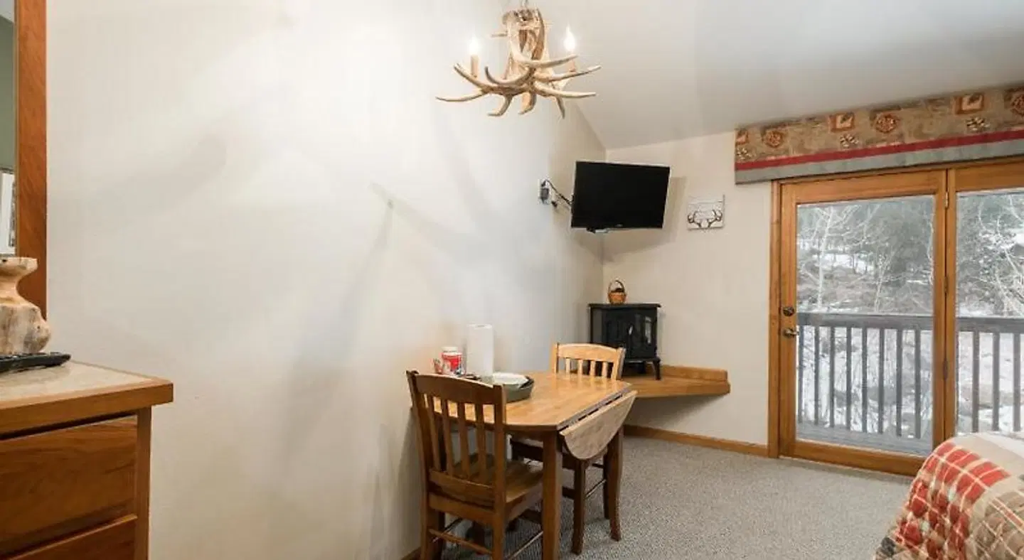Ponderosa Lodge ROOM_EXAMPLE