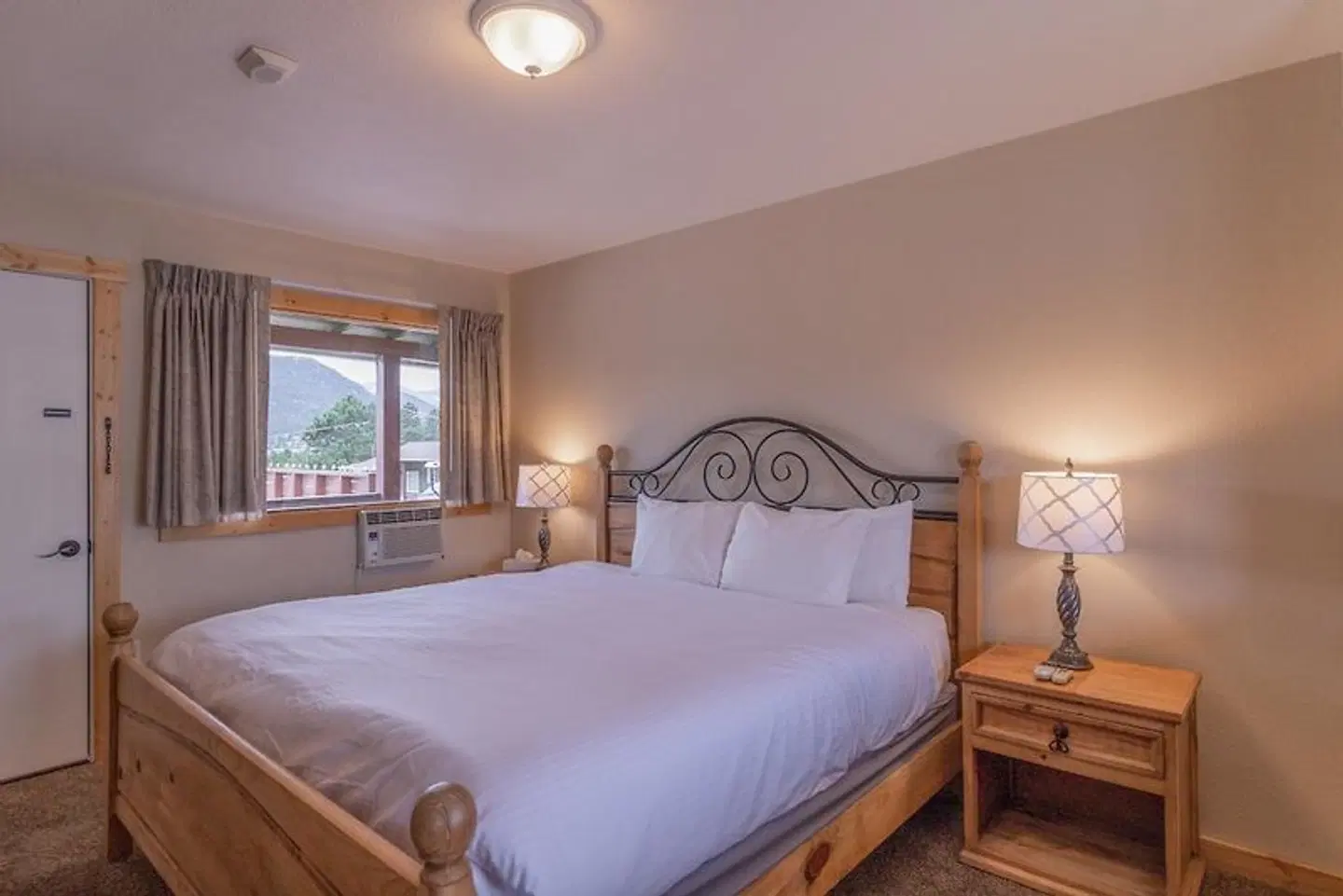 Coyote Mountain Lodge ROOM_EXAMPLE