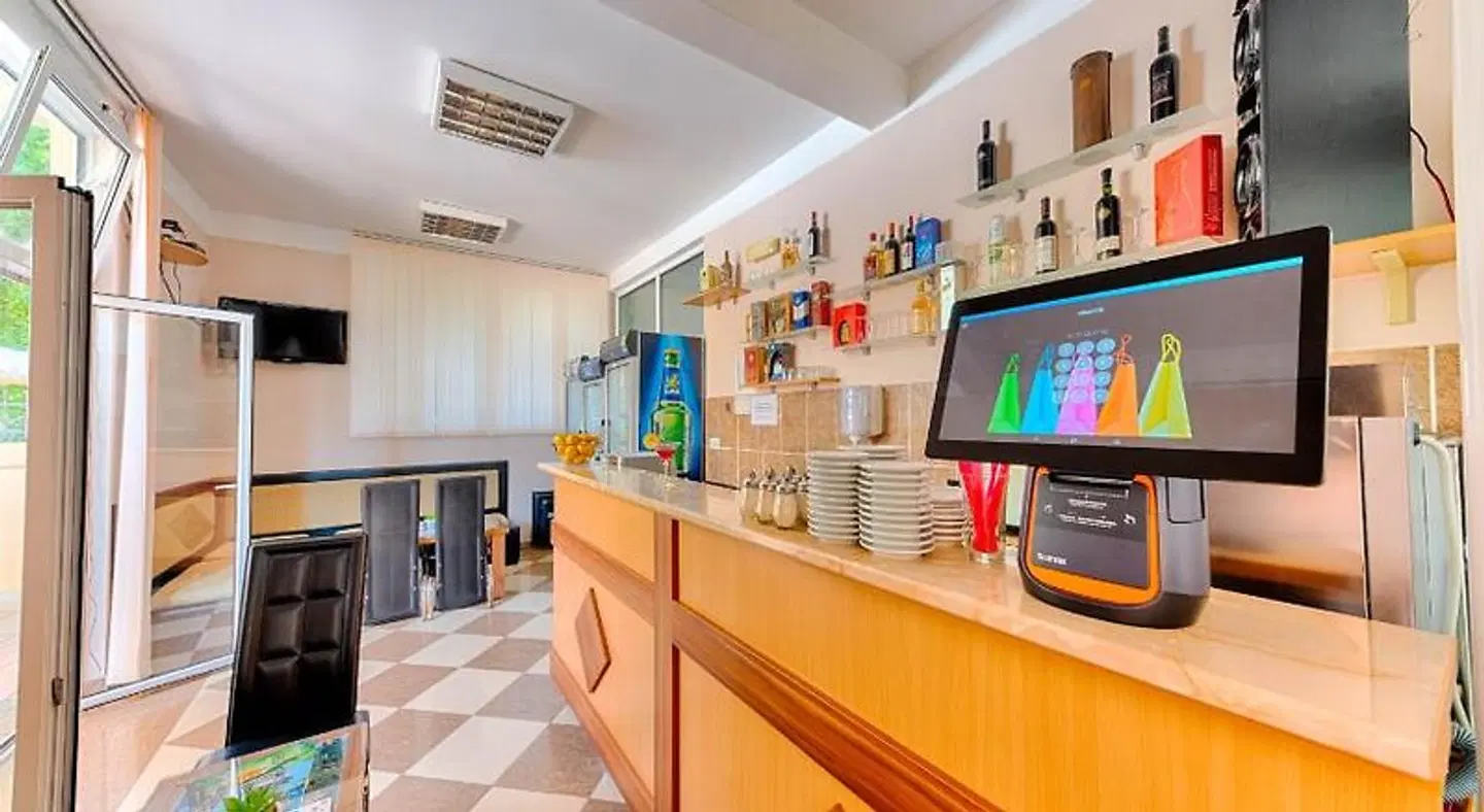Hotel Dana Bar