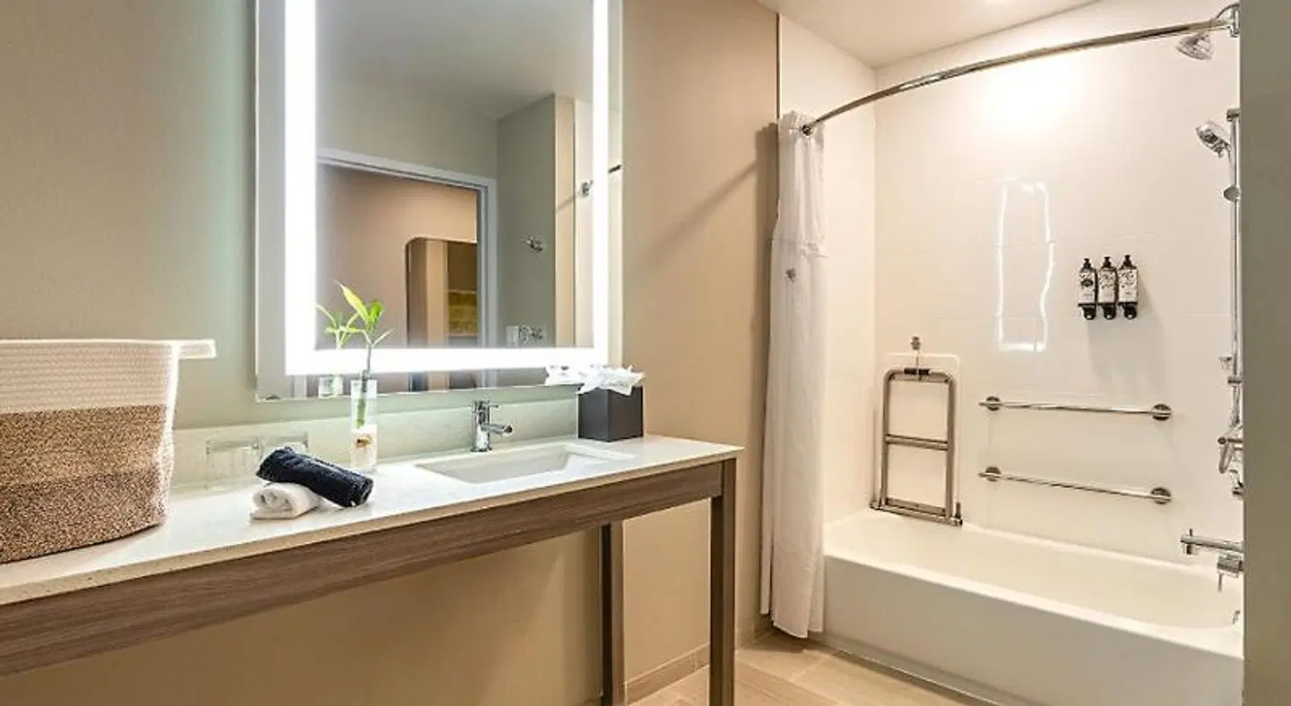 Comfort Suites Orlando Lake Buena Vista Badezimmer