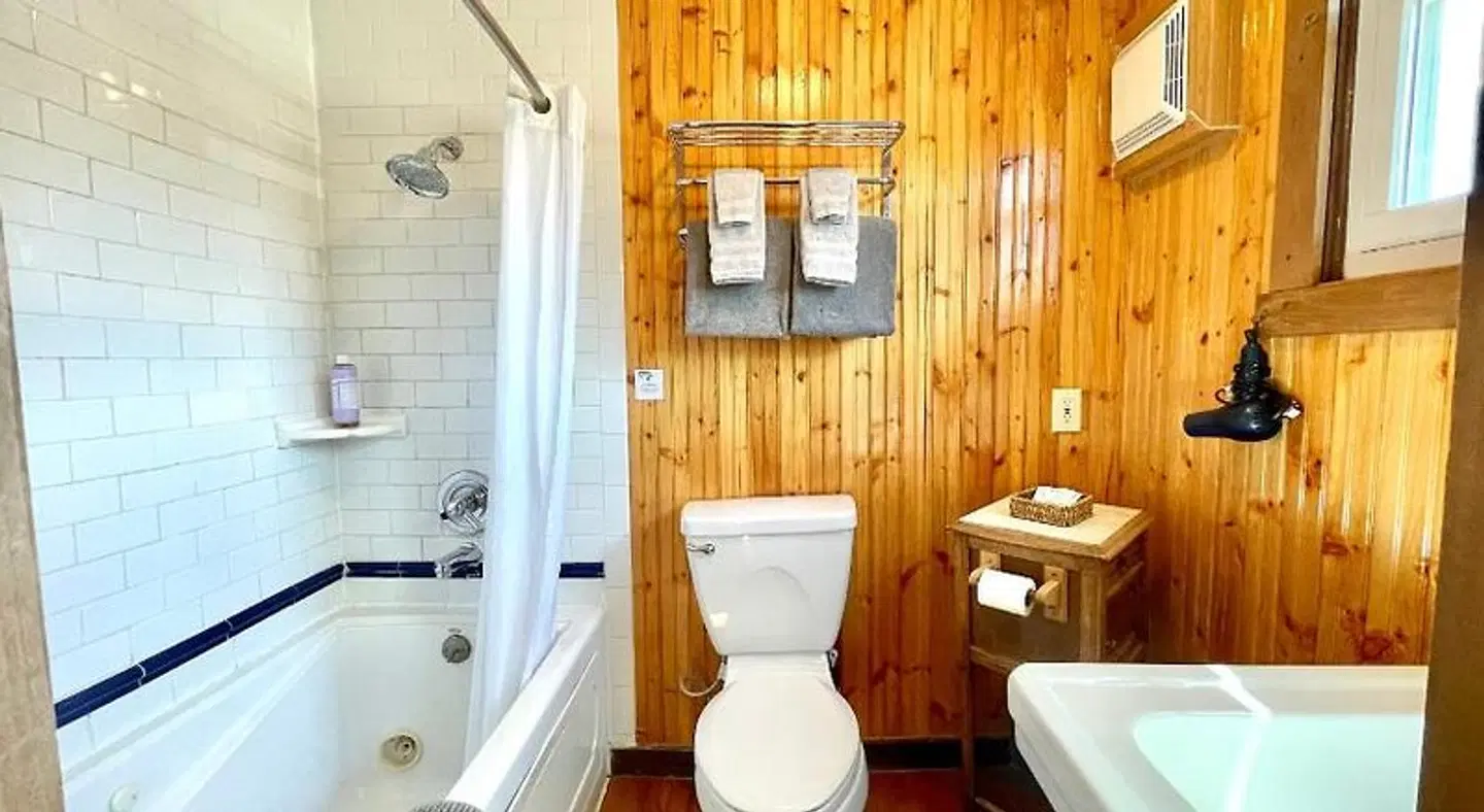 Fireside Inn Badezimmer