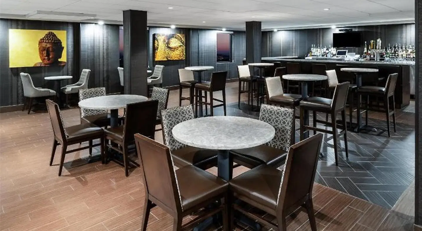 Best Western Premier NYC Gateway Hotel Bar