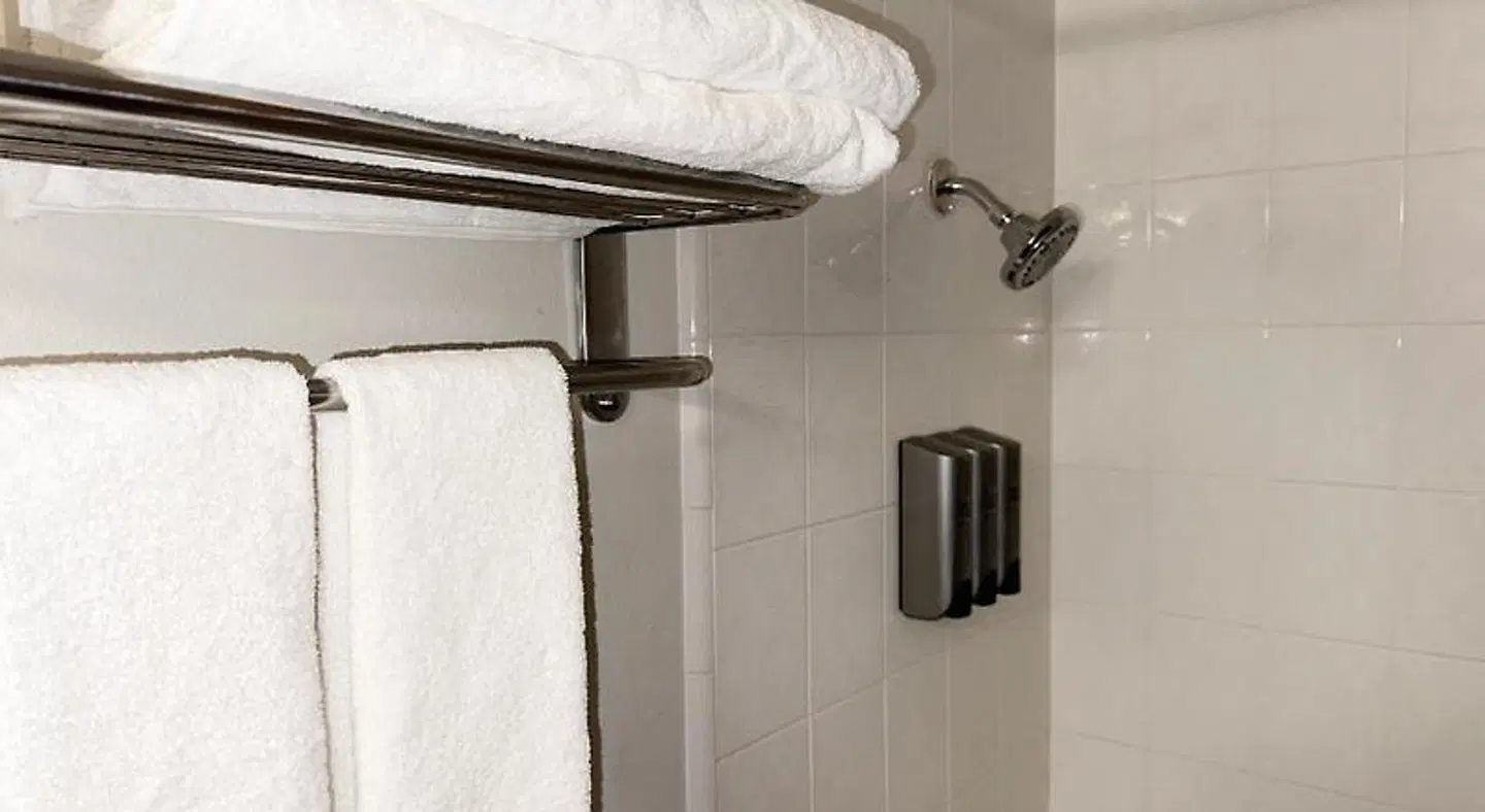 Lincoln Plaza Hotel Badezimmer