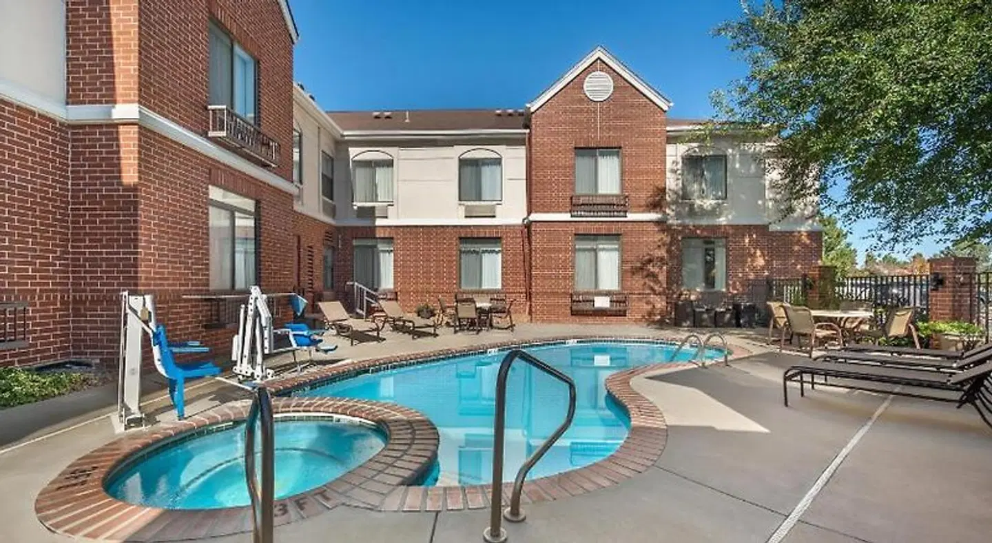 Best Western PLUS Louisville Inn & Suites OUTDOOR_POOL