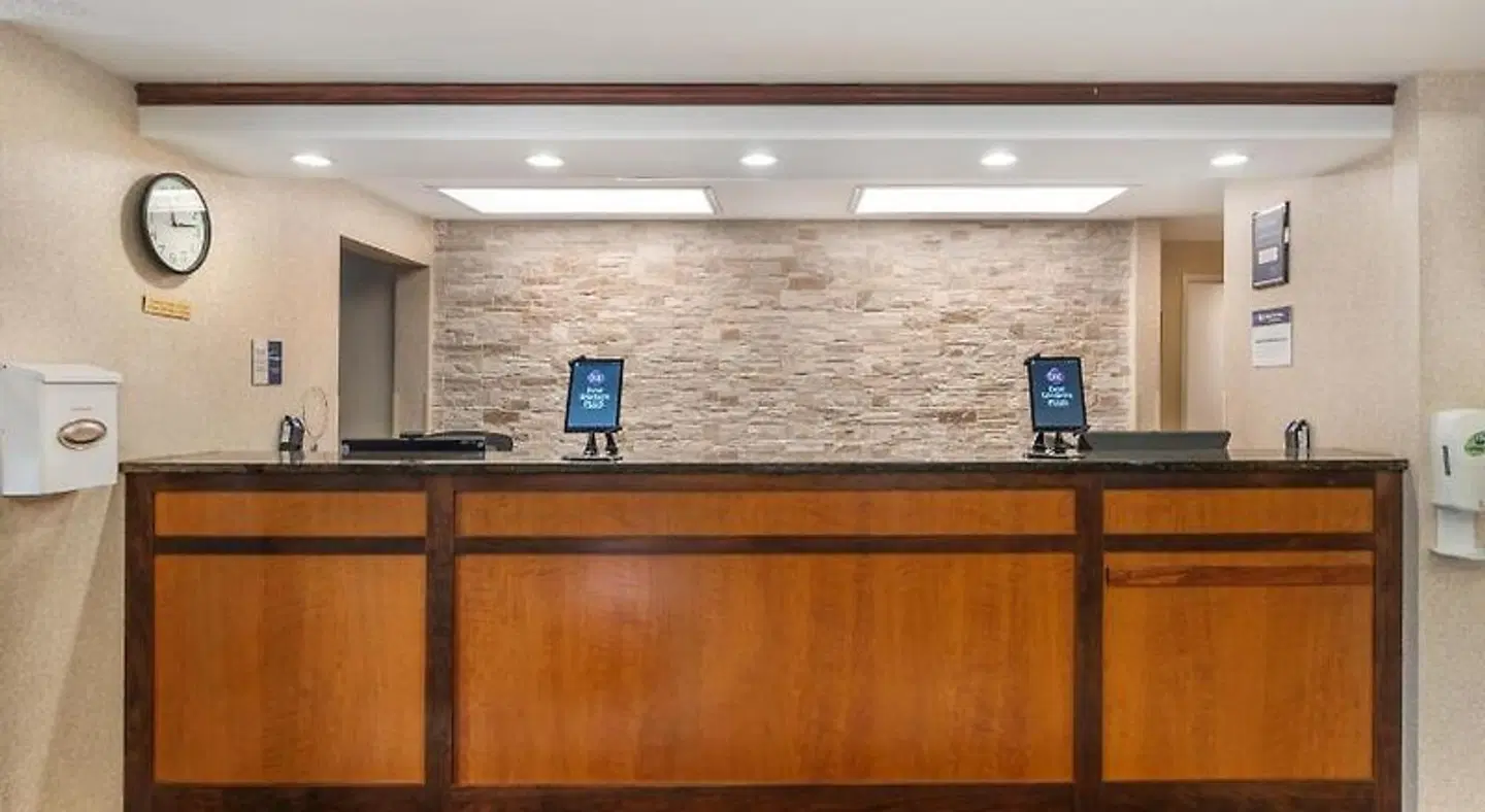 Best Western PLUS Louisville Inn & Suites LOUNGE_LOBBY