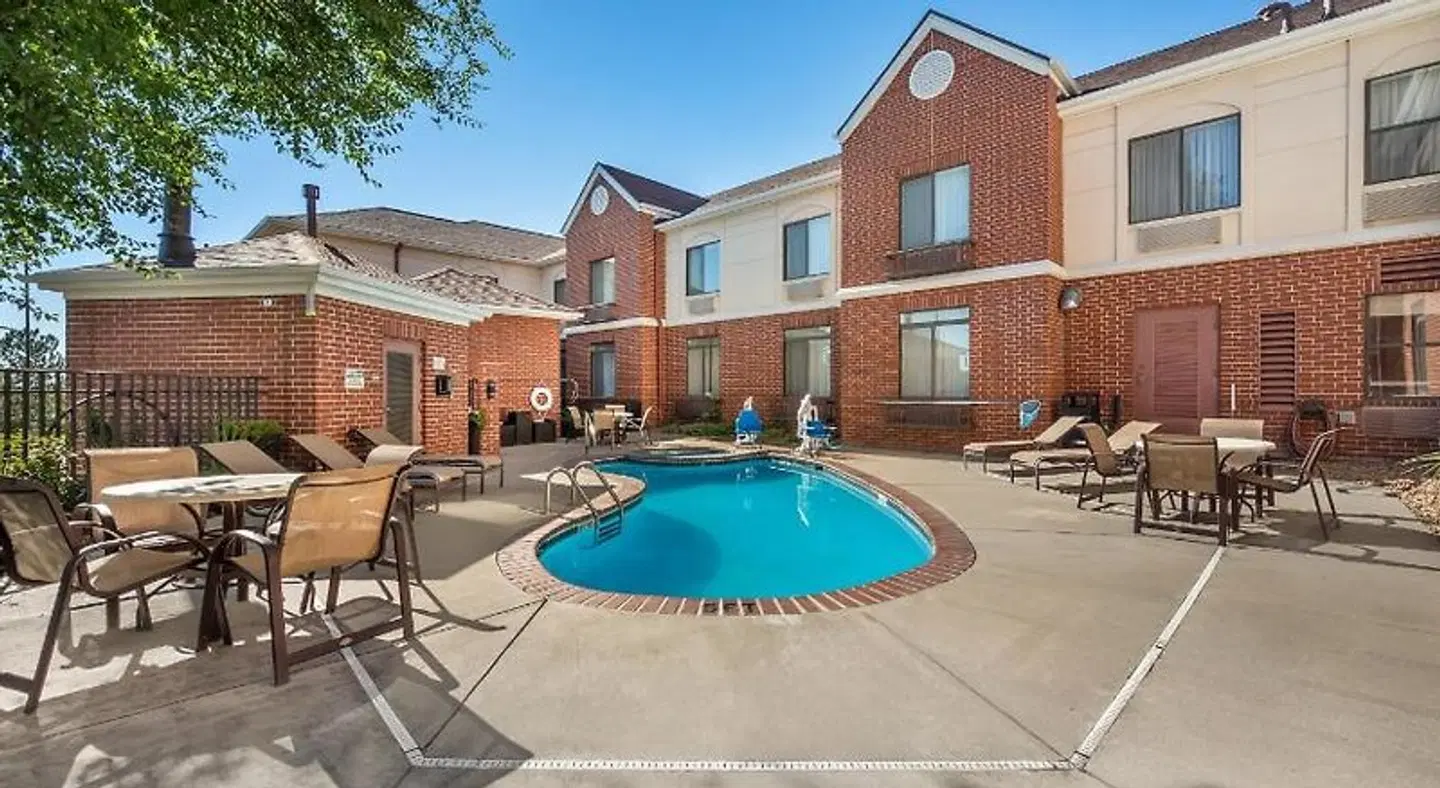 Best Western PLUS Louisville Inn & Suites OUTDOOR_POOL