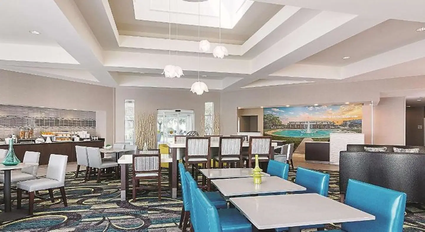 La Quinta Inn & Suites by Wyndham Orlando UCF Restaurant