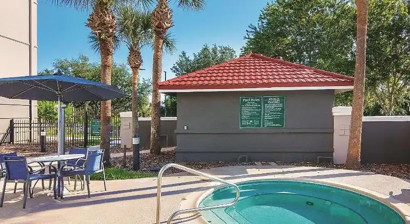 La Quinta Inn & Suites by Wyndham Orlando UCF – Hotelfoto