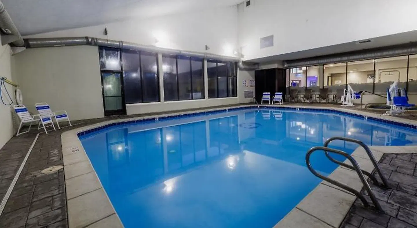La Quinta Inn by Wyndham Fort Collins Hallenbad