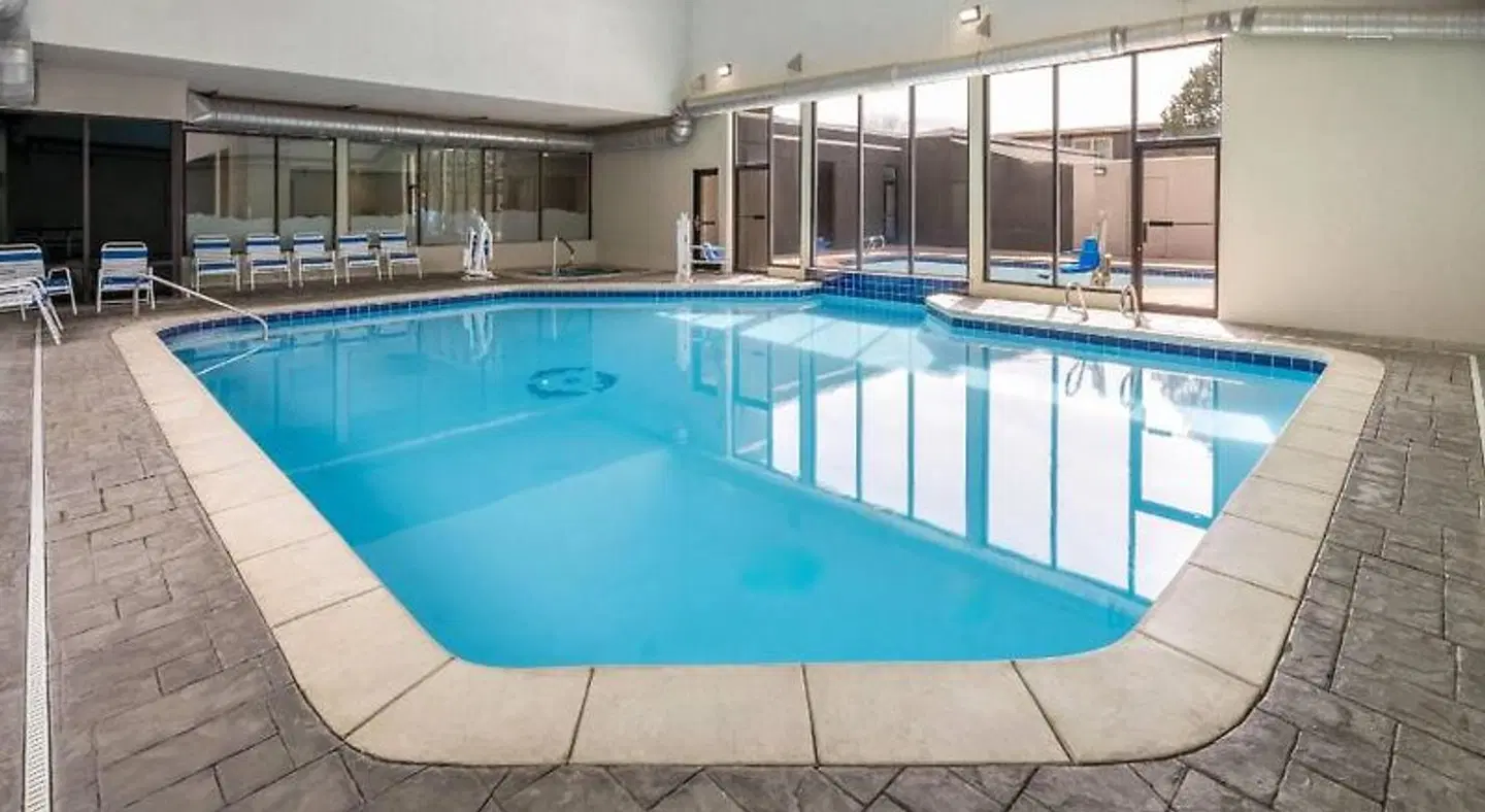 La Quinta Inn by Wyndham Fort Collins Hallenbad
