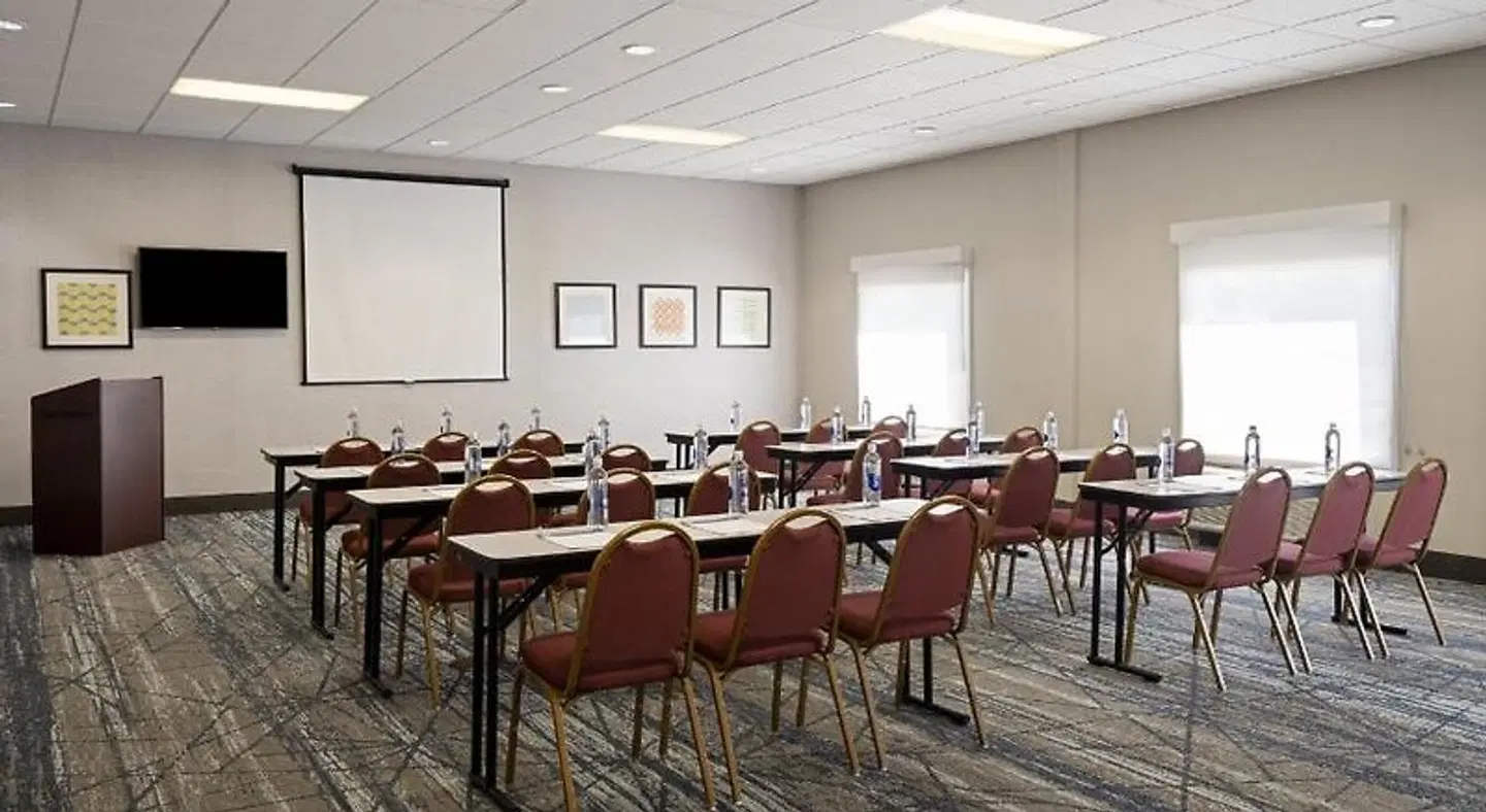 Holiday Inn Express & Suites St. Petersburg North (I-275) by IHG Konferenz