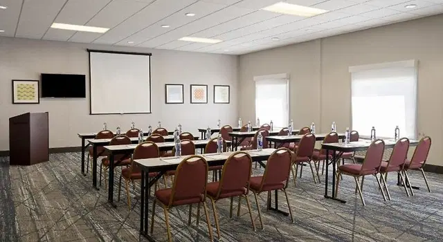 Holiday Inn Express & Suites St. Petersburg North (I-275) by IHG Konferenz