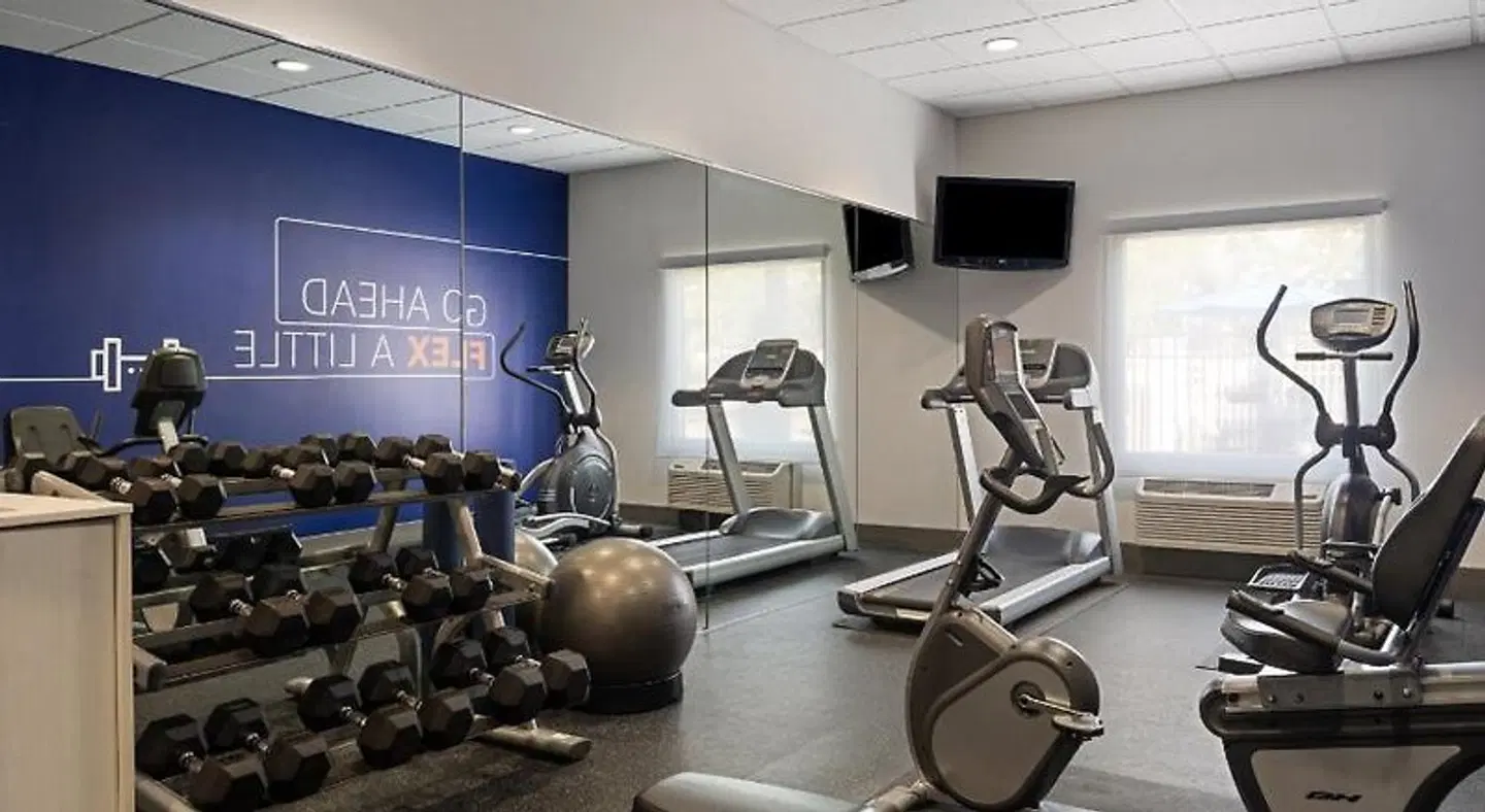 Holiday Inn Express & Suites St. Petersburg North (I-275) by IHG SPORTS_AND_LEISURE