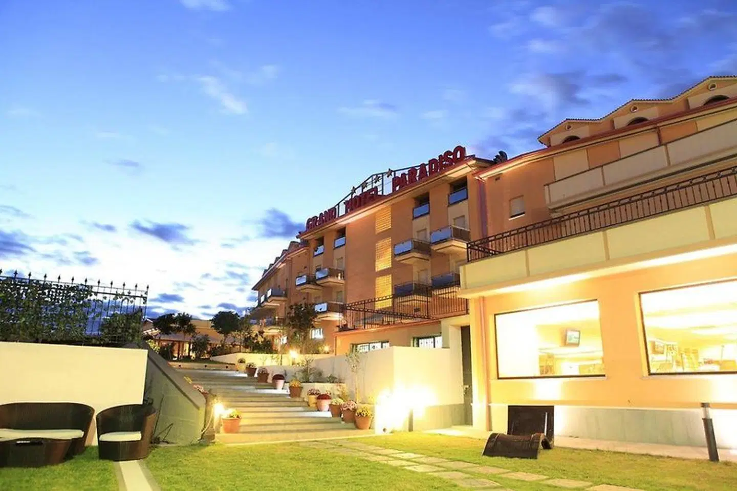 Grand Hotel Paradiso EXTERIOR