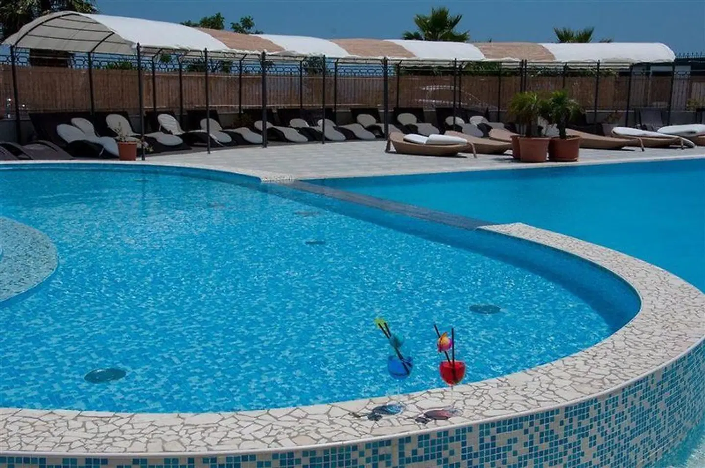Grand Hotel Paradiso OUTDOOR_POOL