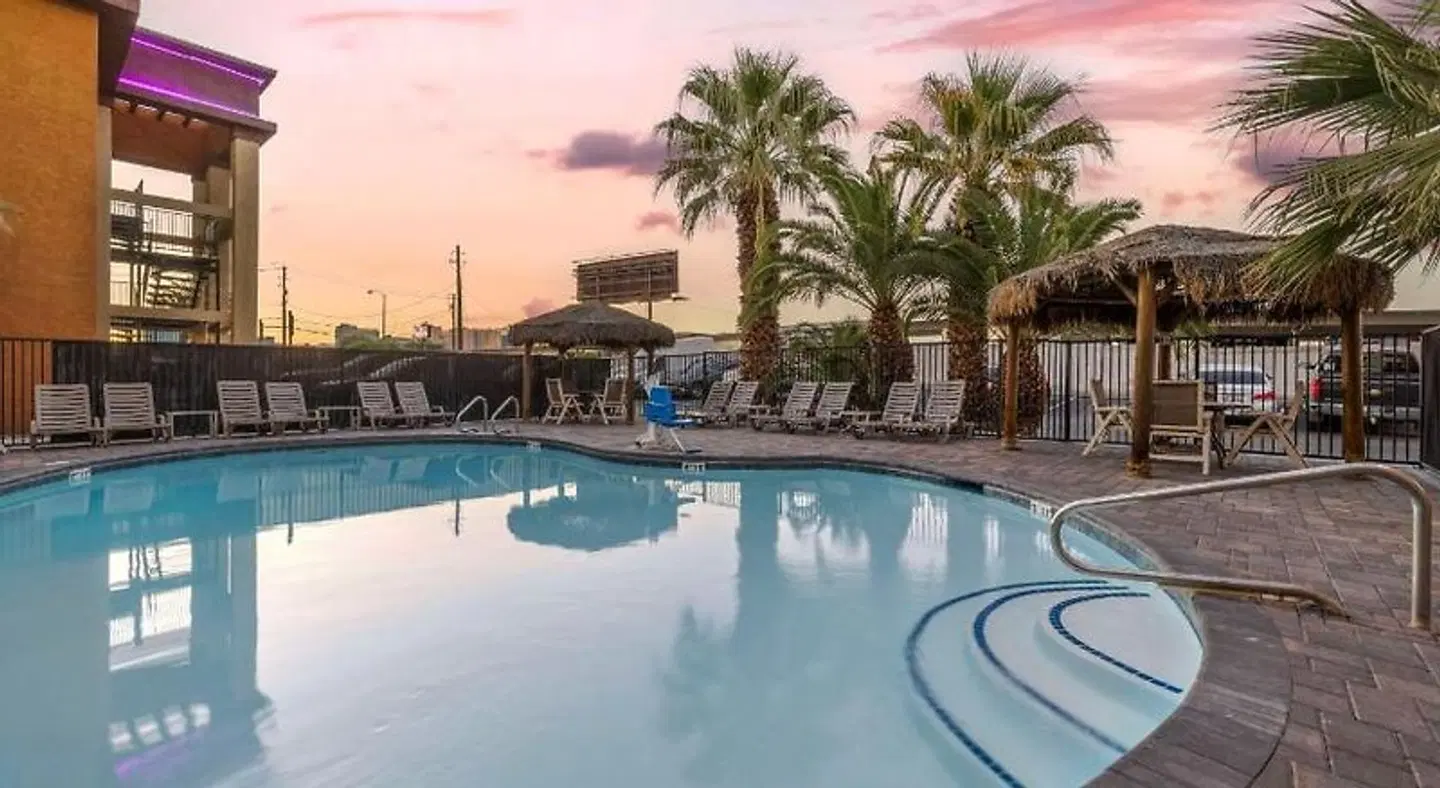 Best Western McCarran Inn OUTDOOR_POOL