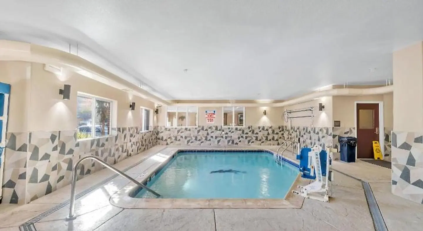 Comfort Suites Lakewood - Denver Hallenbad