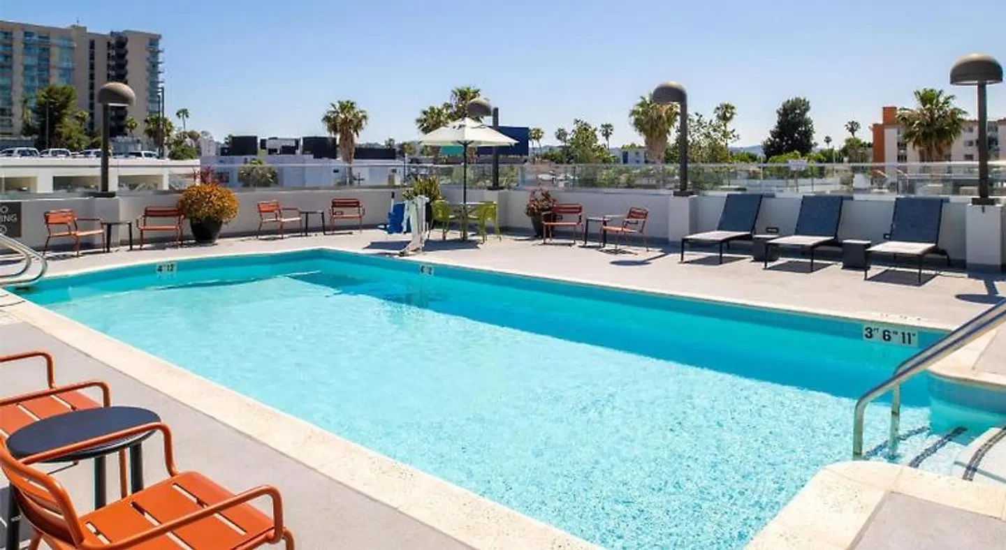 Hampton Inn by Hilton North Hollywood OUTDOOR_POOL