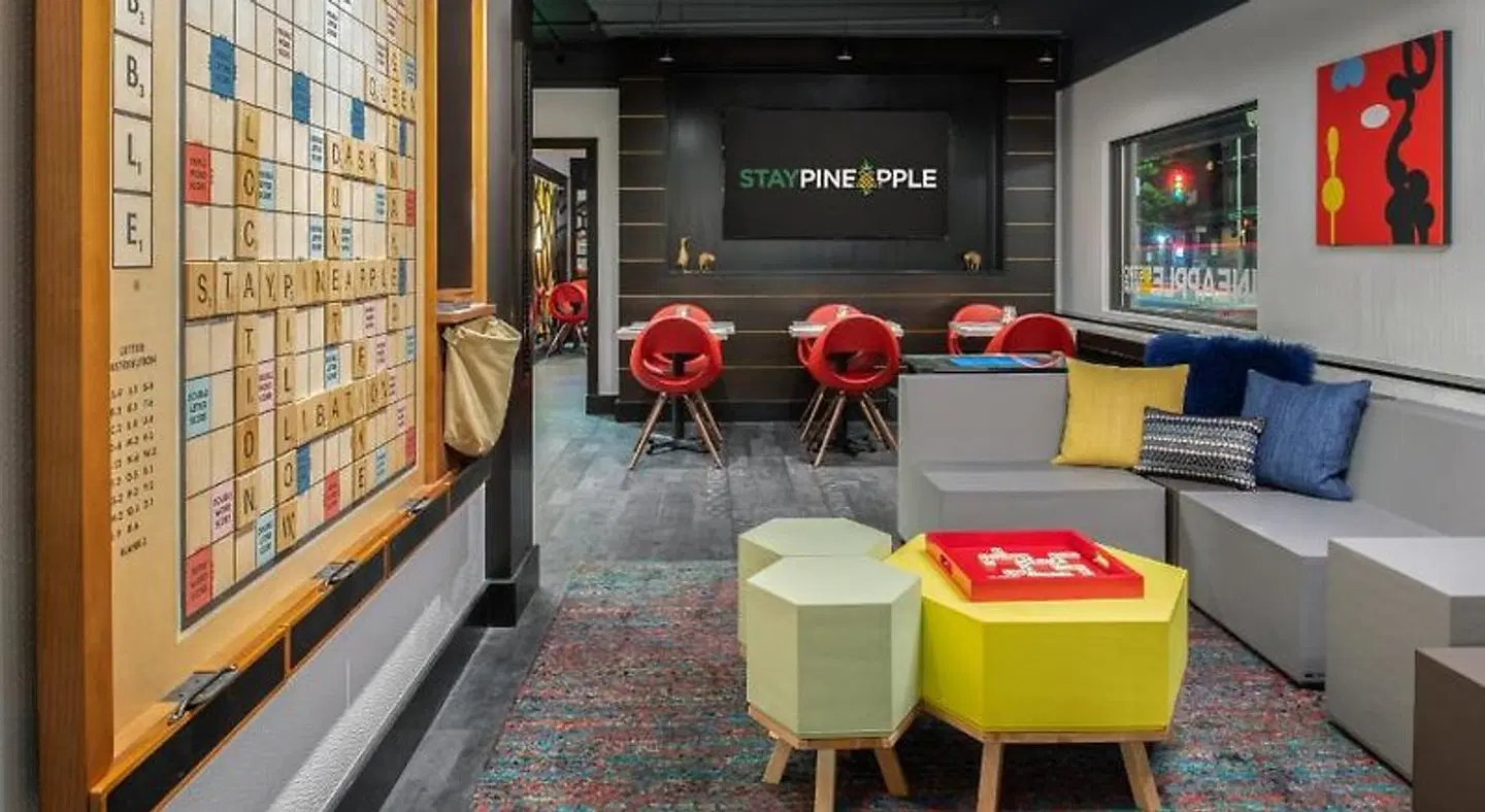Hotel Five - A Staypineapple Hotel Bar