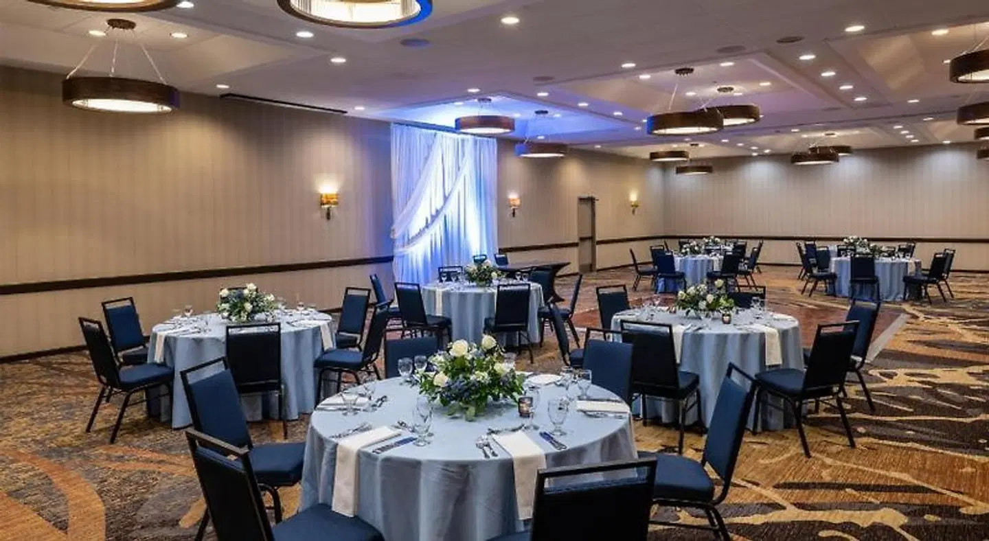Embassy Suites by Hilton Seattle Bellevue Restaurant