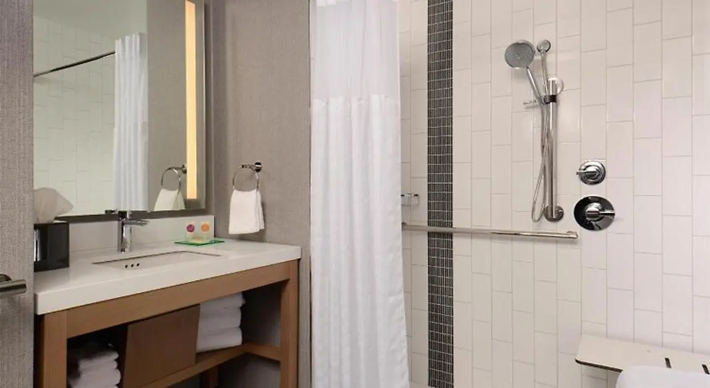 Hyatt Place Pena Station/Denver Airport Badezimmer