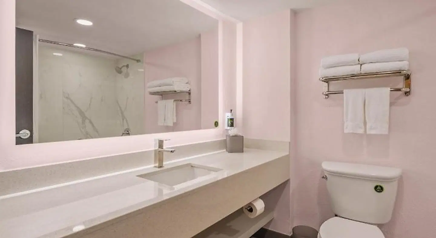 Onyx Hotel Miami Airport Badezimmer