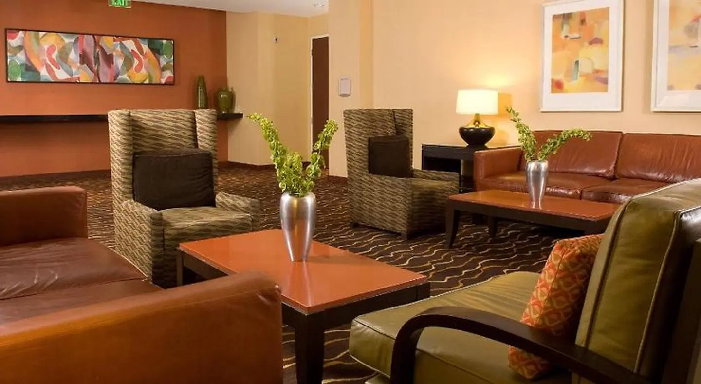 Courtyard by Marriott Los Angeles Sherman Oaks LOUNGE_LOBBY