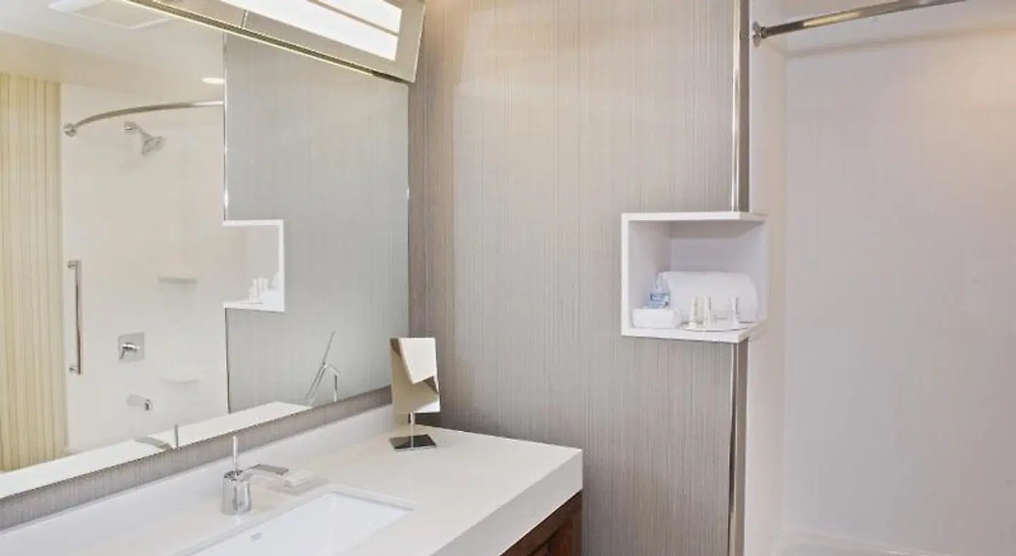 Courtyard by Marriott Seattle Everett Downtown ROOM_EXAMPLE