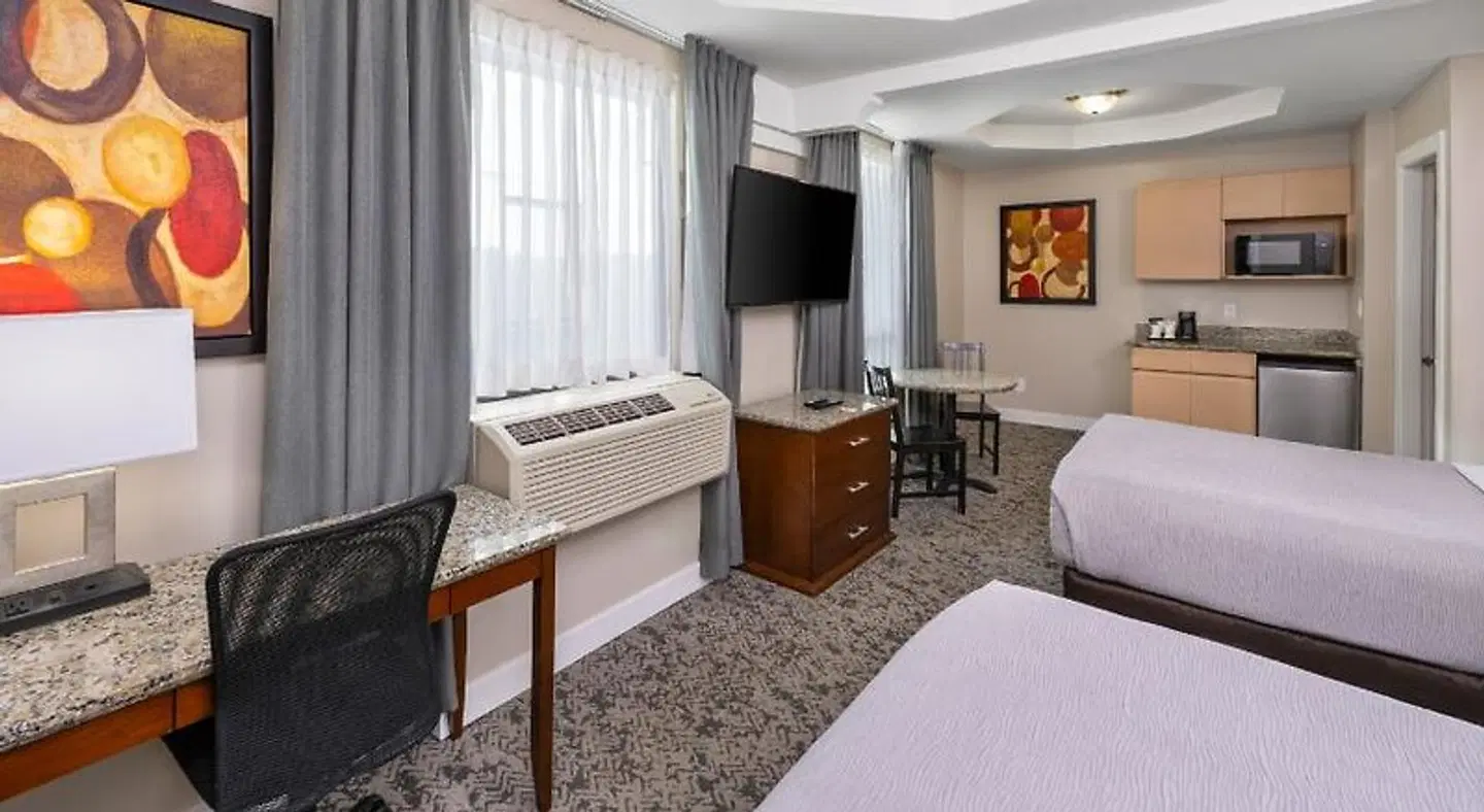 Quality Inn & Suites Downtown Vancouver ROOM_EXAMPLE