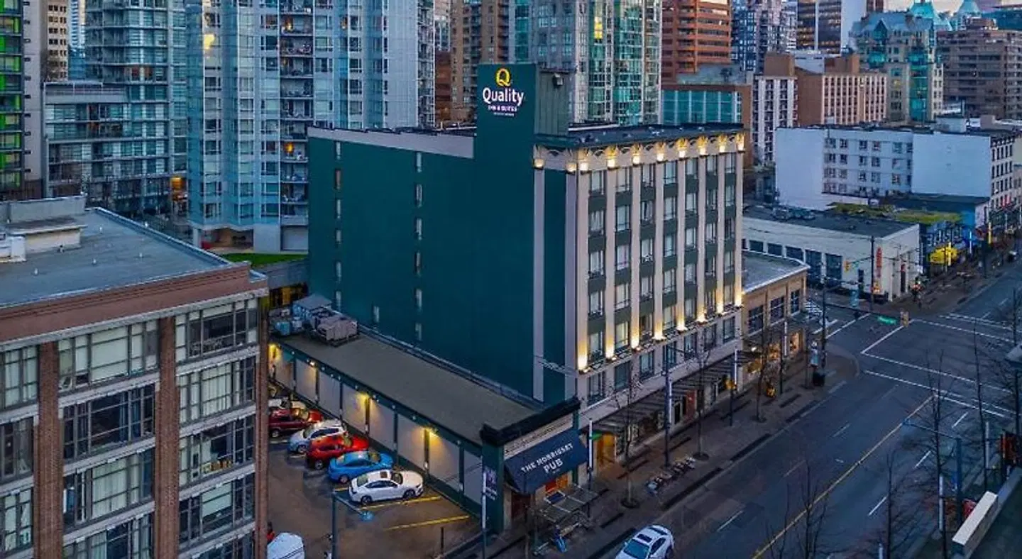 Quality Inn & Suites Downtown Vancouver EXTERIOR