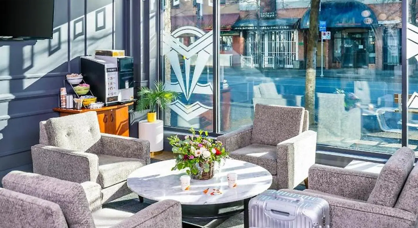 Quality Inn & Suites Downtown Vancouver LOUNGE_LOBBY