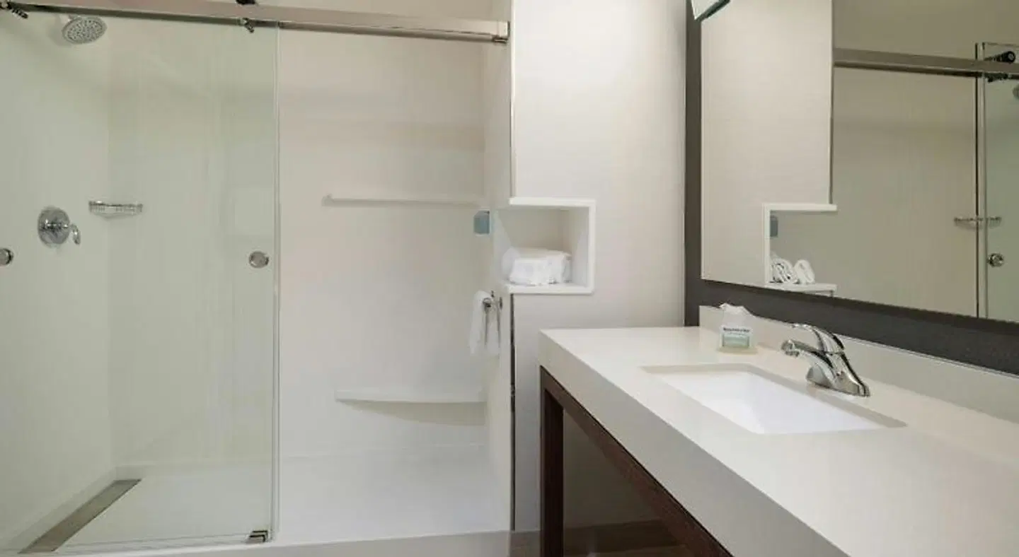 Courtyard by Marriott Redwood City Badezimmer