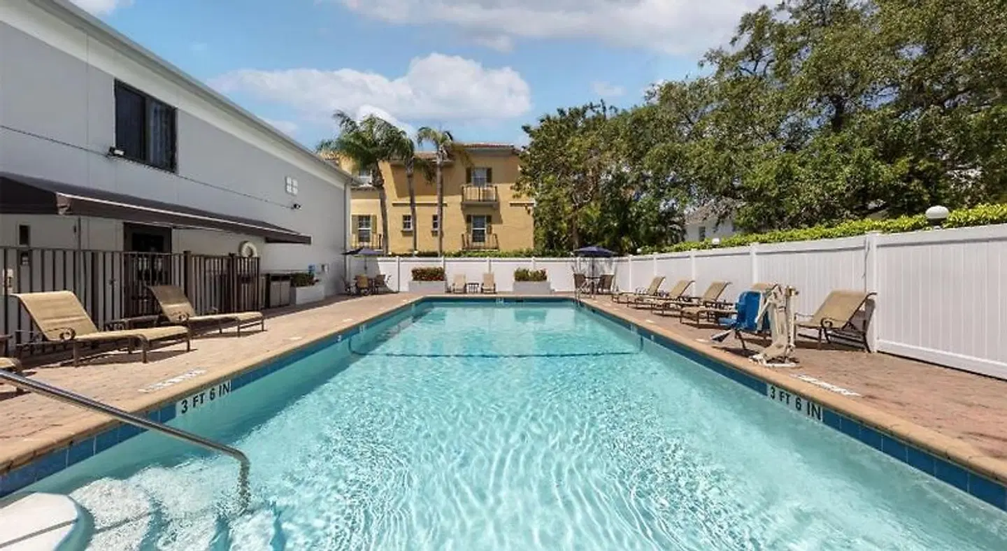 Best Western Fort Lauderdale Airport Cruise Port OUTDOOR_POOL