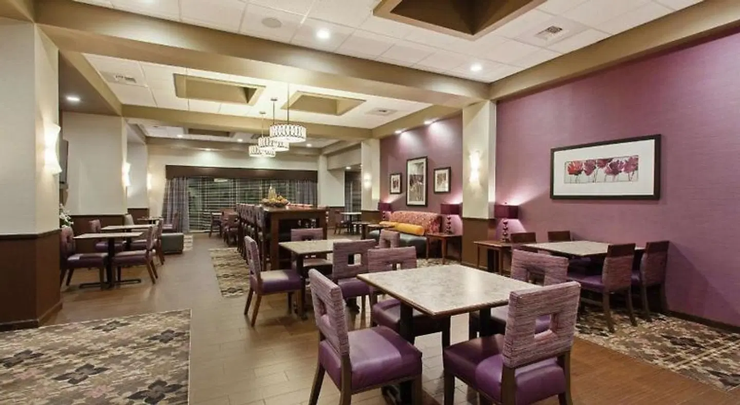 Hampton Inn Seattle/Everett Bar