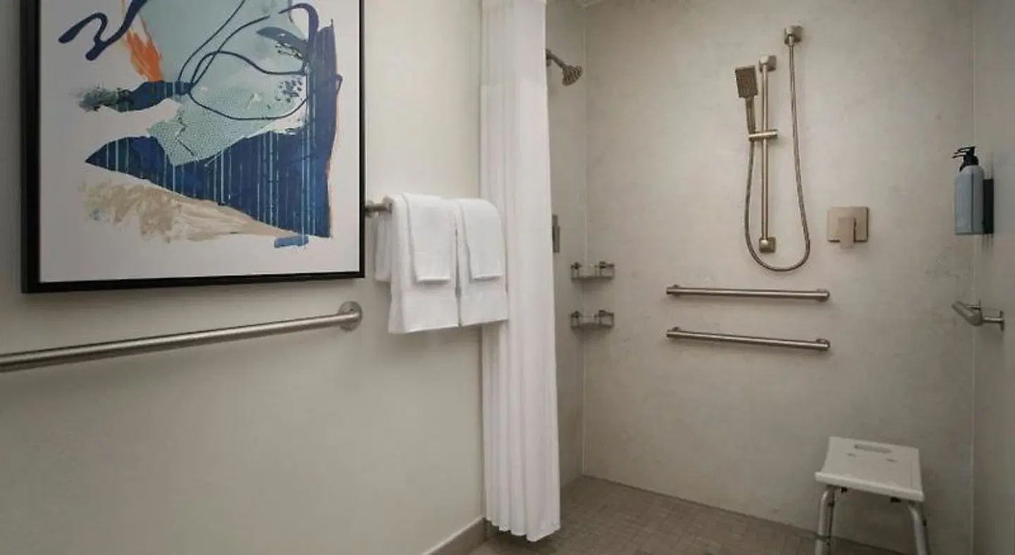 Courtyard by Marriott Orlando Airport Badezimmer