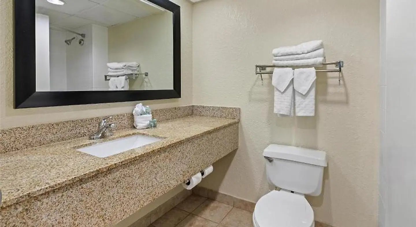 Best Western Gateway To The Keys Badezimmer
