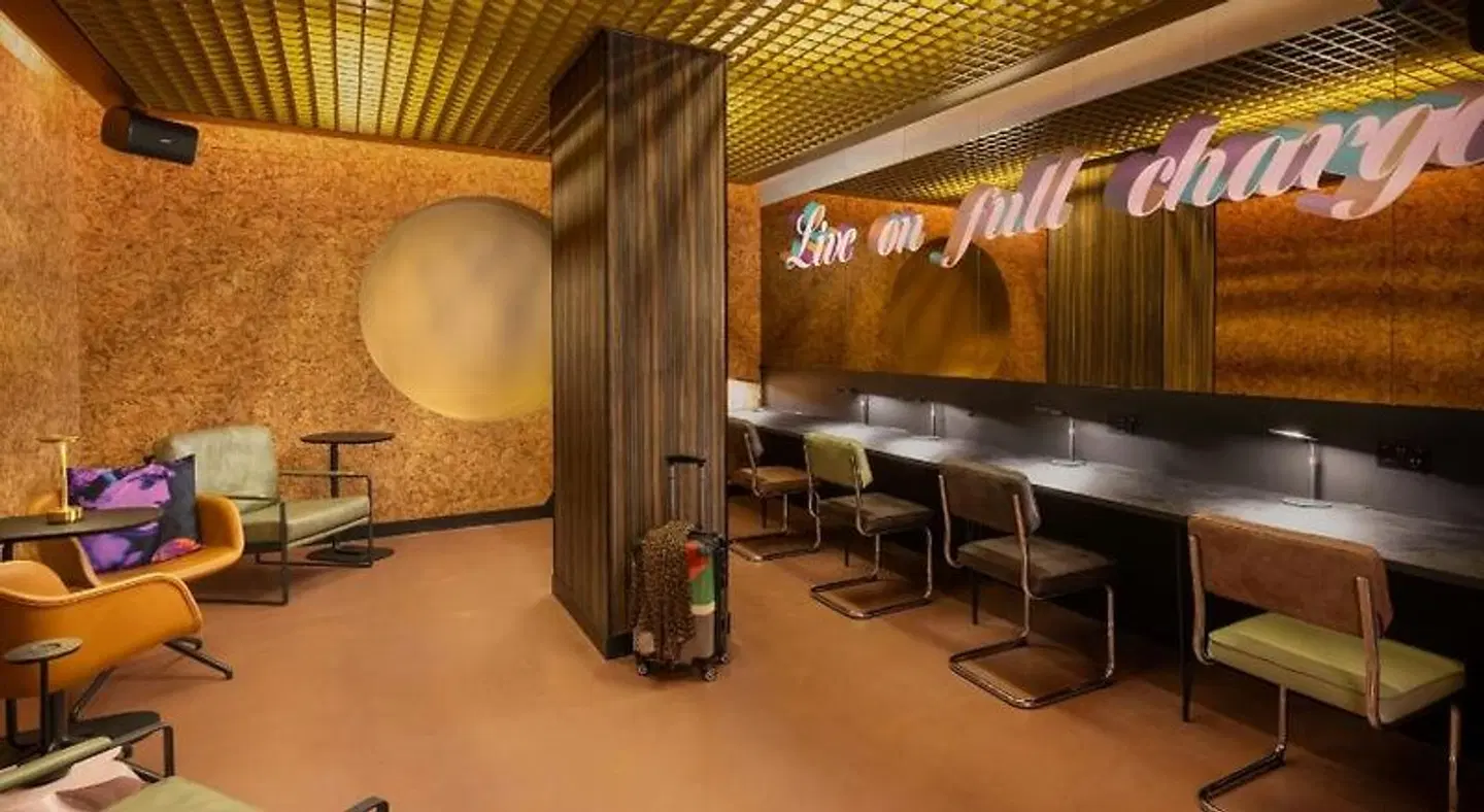 Moxy London Piccadilly Circus Bar