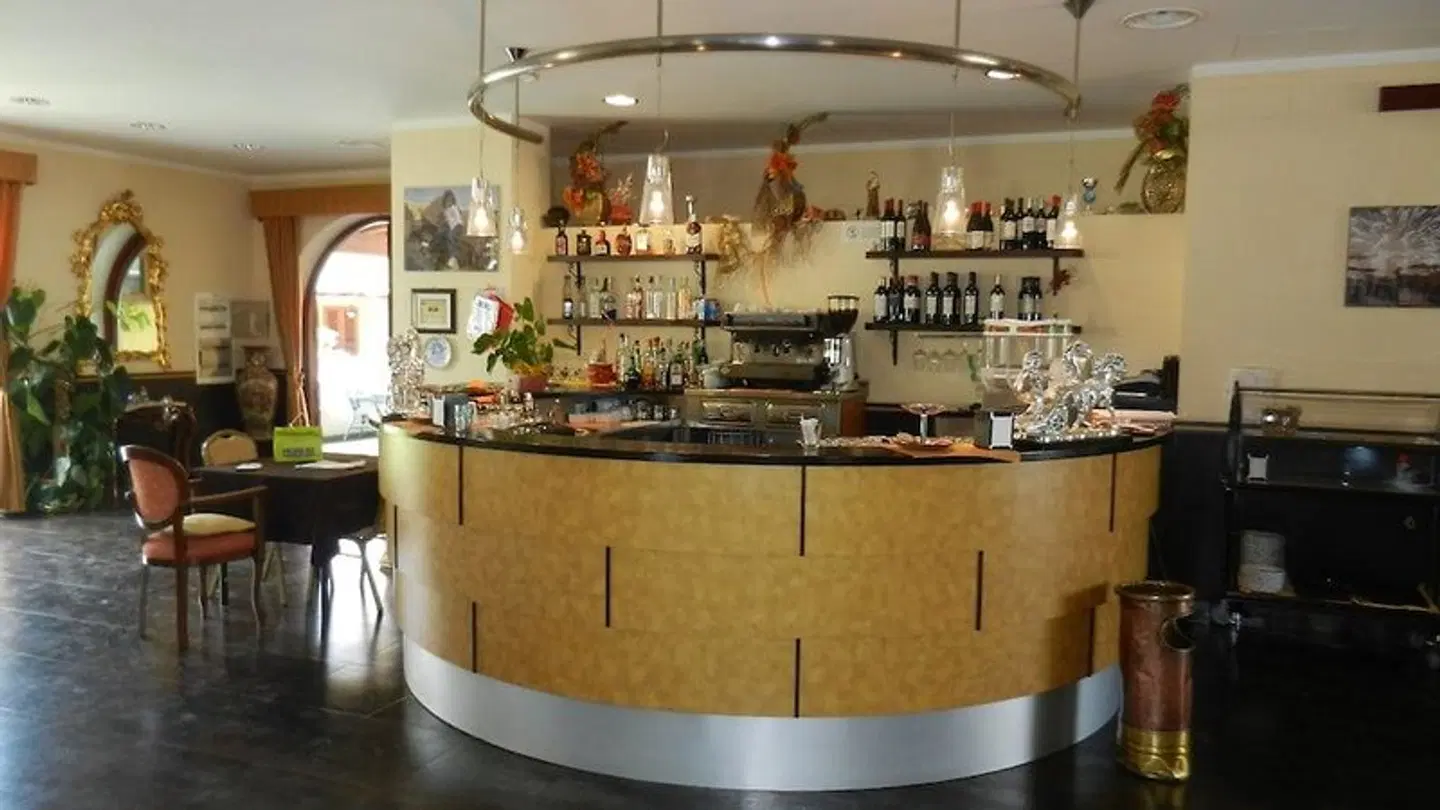 Eolian Residence Bar