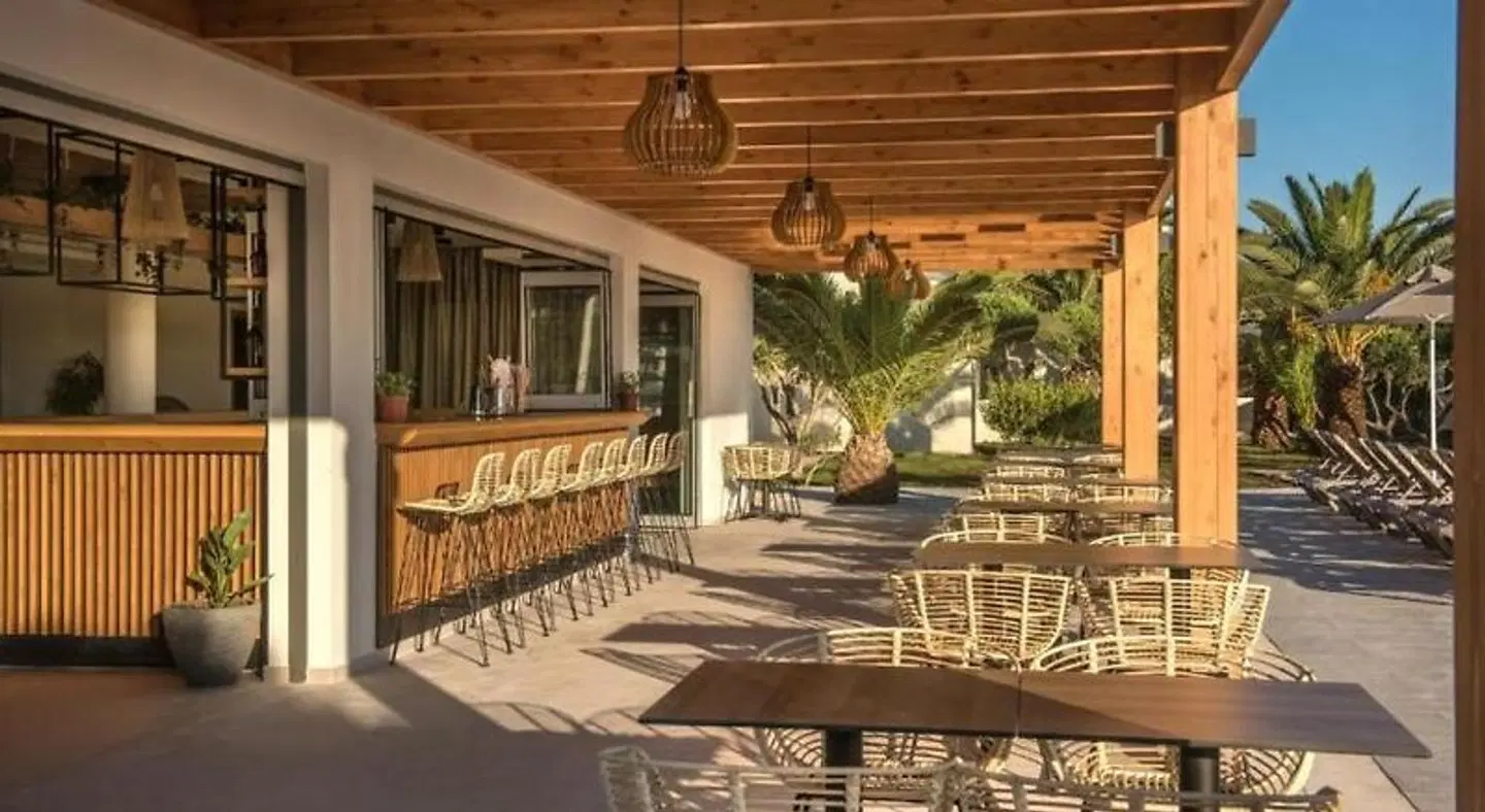Malena Hotel & Suites Bar