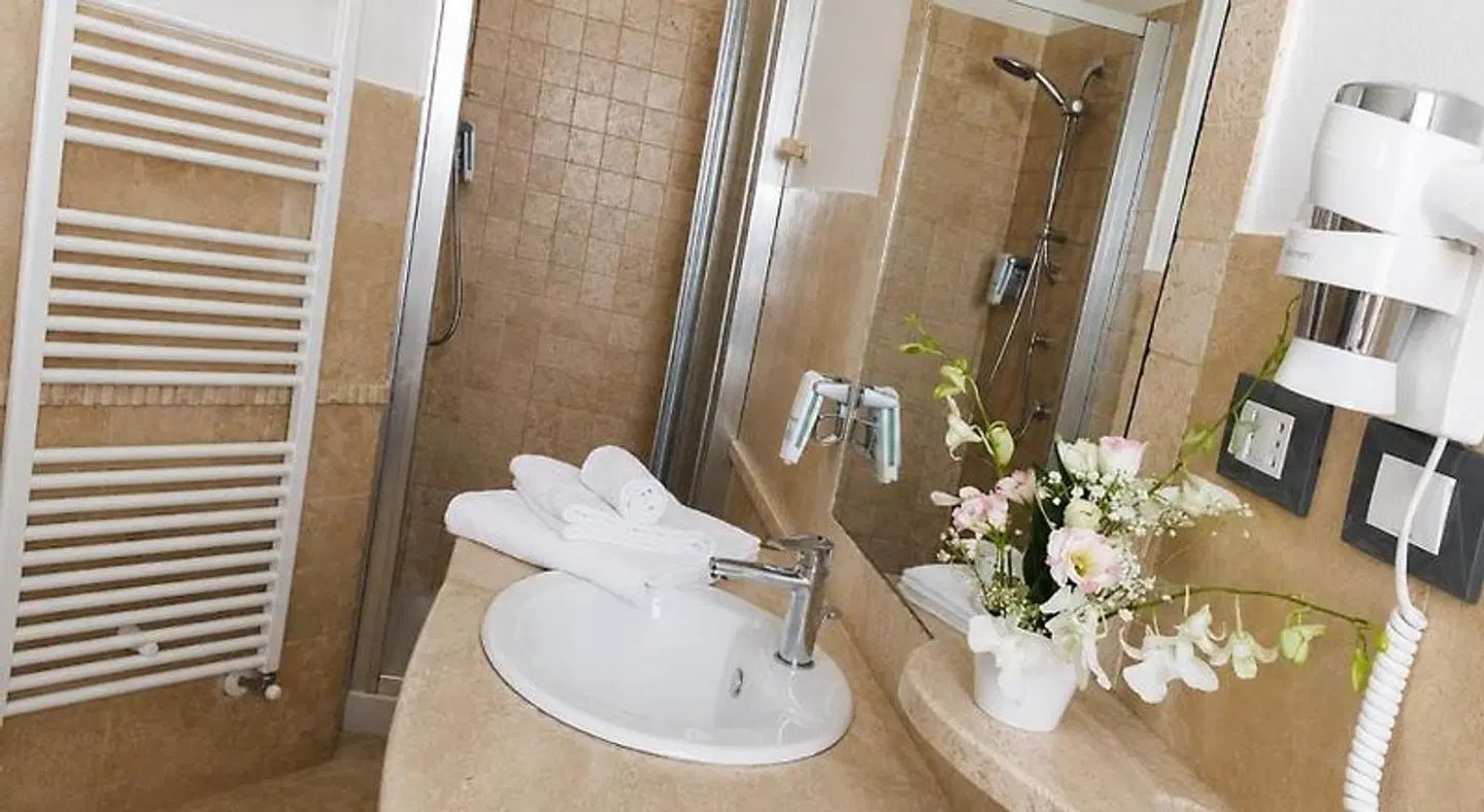 Regia Hotel Badezimmer
